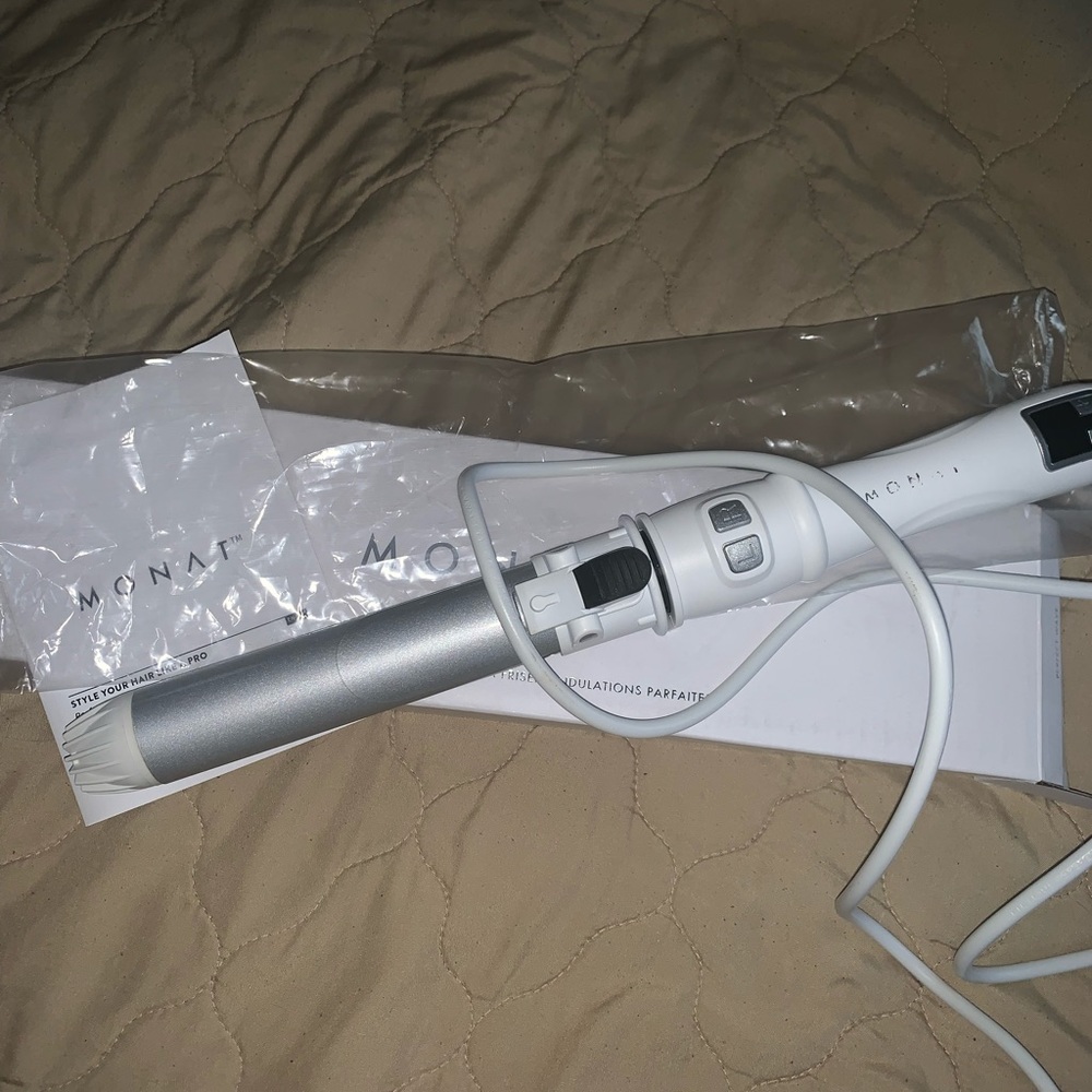 MONAT rotating Curling Iron iron. Used one time and then sat in my bathroom draw
